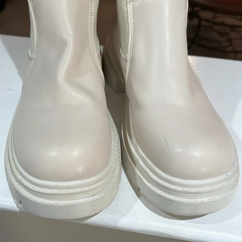 Women’s Ivory Knit Chunky Heel Ankle Boot EUR Size 39